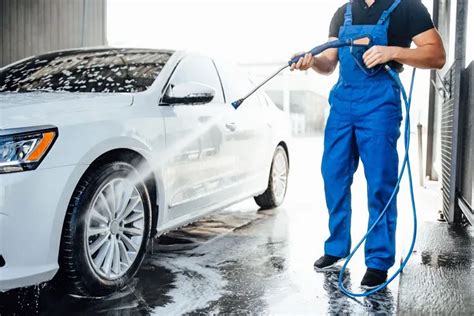 Key Features to Look For in Your Car Wash Attire