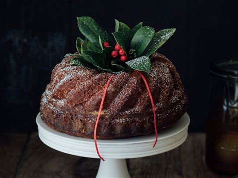 Key Ingredients That Make a Perfect Christmas Cake