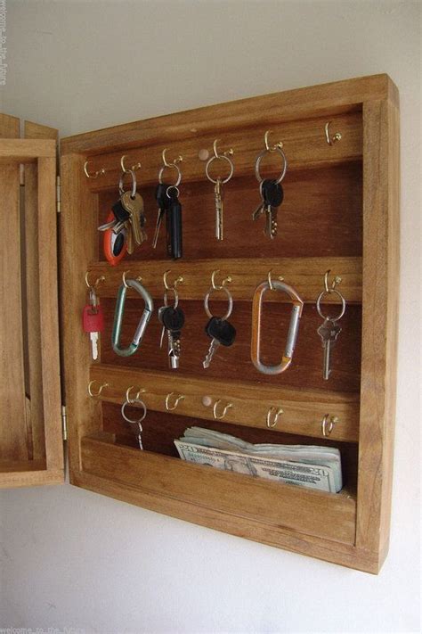 35 Easy And Cheap DIY Key Organizer Ideas You Can Make From Wood