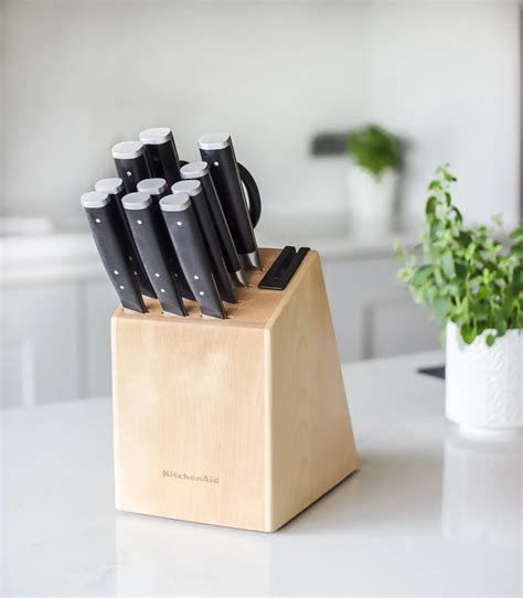 Cutting-Edge Kitchen Style: Indulge in the Ultimate Knife Set from Kitchen Envy!