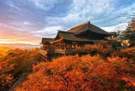 Kiyomizu-dera & Gion: A Fun Italian Guide Review
