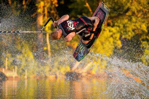 Kneeboarding Tricks