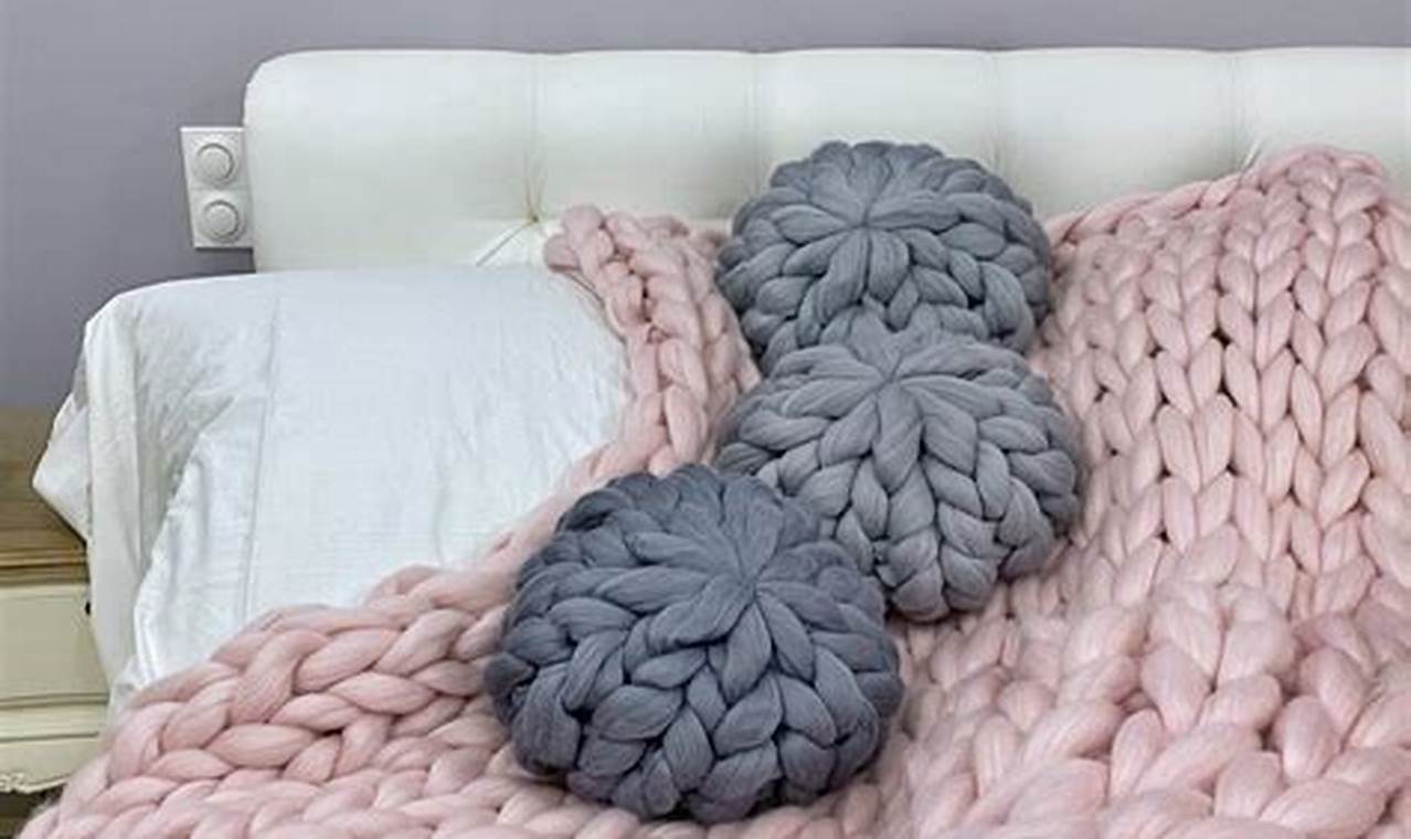 Knitting Pillows with Thick Wool