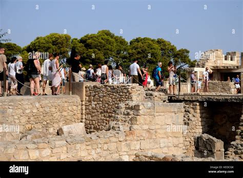 Knossos Palace Crowds