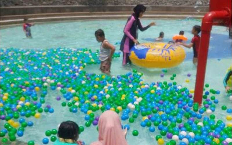 Kolam Renang Taman Impian Jaya Ancol