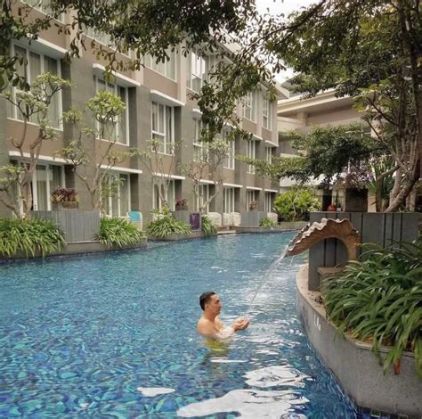 Kolam Renang Air Hangat di Hotel Bandung dalam Ruangan Mewah