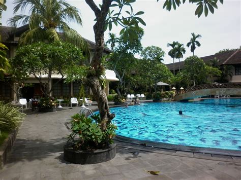 Kolam Renang Hotel B Lombok