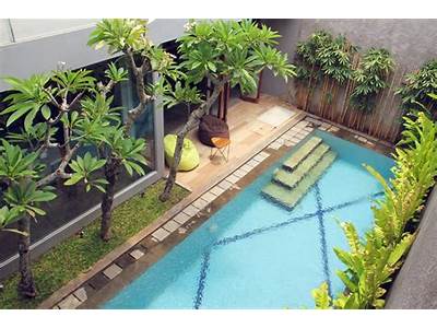desain kolam renang dan taman yang cocok untuk rumah
