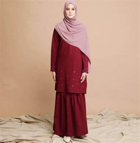 Kombinasi Warna Jilbab Pink dan Merah