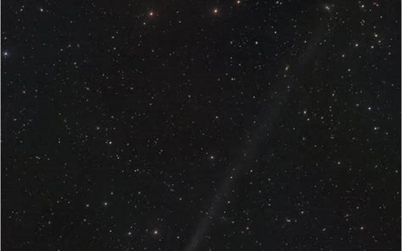 Komet Clarke Melintas