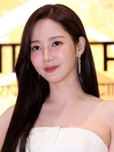 Korean Model Min Young
