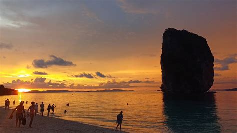 Krabi’s Luxury 7 Island Sunset Spectacle: A Tour with BBQ and Bioluminescent Wonders