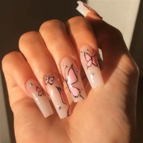 Kylie Jenner ‘s nails ???? beautiful butterflies Kylie Jenner ‘s