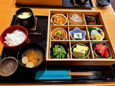 京都の伝統的なおばんざいと和食調理法