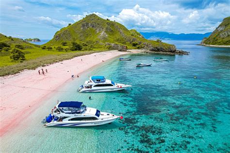 Suasana Labuan Bajo sebagai gerbang wisata Flores