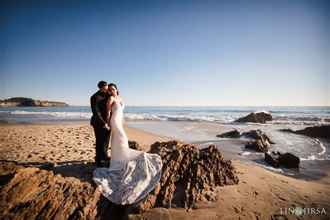 Laguna Beach Wedding Photographers can Market by Placing Wedding Venue Comments on Website