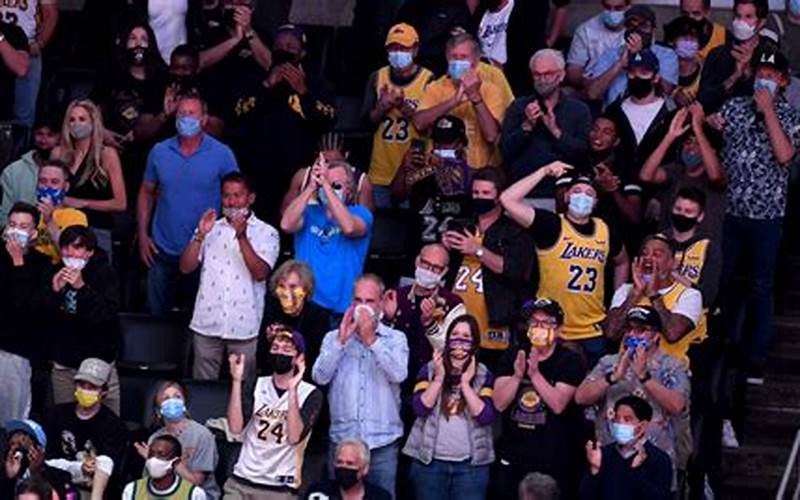 Lakers Crowd