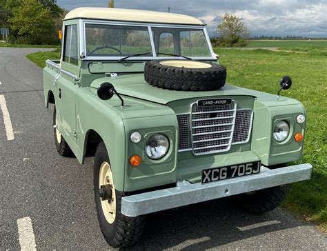 Unleash the Adventure: Discover Land Rover Series 2A – The Iconic Off-Roader!