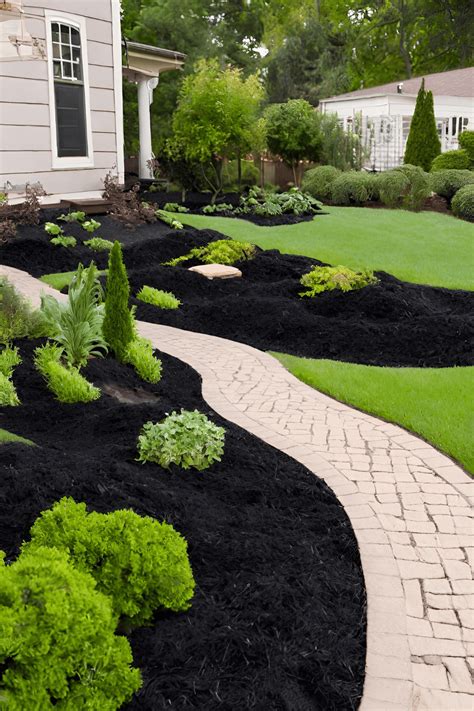 Landscape Design With Black Mulch