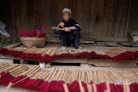 Lang Huong incense making