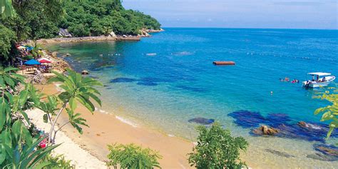 Las Caletas Beach arrival