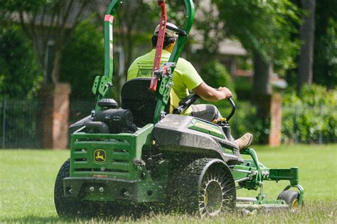 lawn-care-services-cordova-tn-equipment
