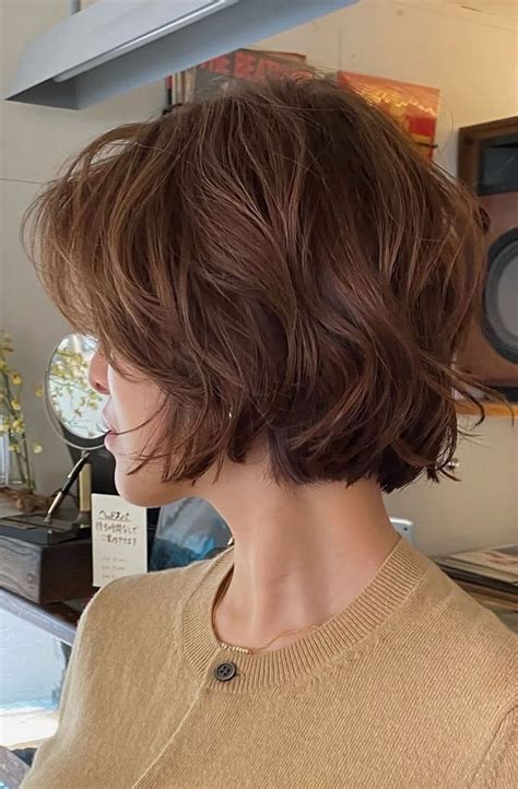 Finding Your Ideal Layered Wavy Bob Style