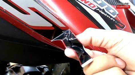Lepas Stiker Motor