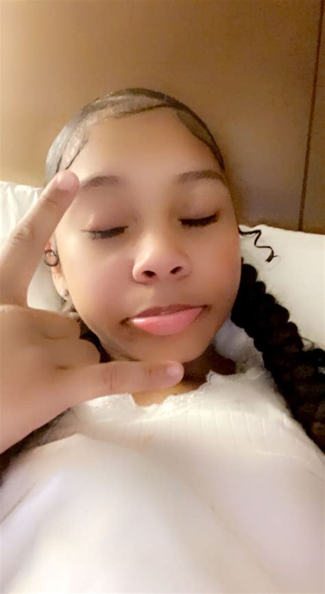 Radiant Ebony Sensation: Watch a Stunner Masturbate with Light Skin that Shimmers!