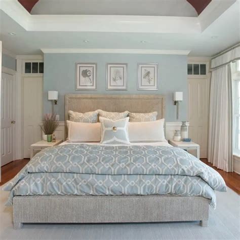 Light blue bedroom ideas with patterned rugs