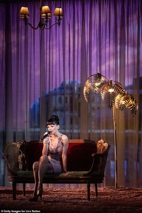 Lily Allen In Leopard Bra On Stage