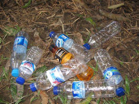Limbah Kardus Plastik Botol dan Ban Bekas Indonesia