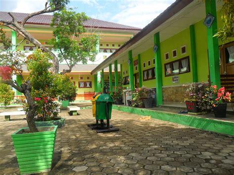 Lingkungan Sekolah di Indonesia: Deskripsi dan Peran Pentingnya dalam Pendidikan