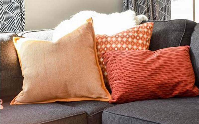 Living Room Cozy Throws And Pillows