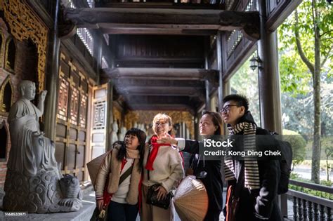 Local guide explaining architecture