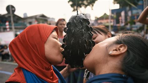 Lomba Ibu-Ibu yang Menarik di Indonesia