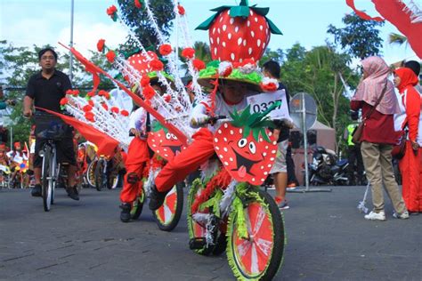 Lomba Parade Kreasi Sepeda Hias