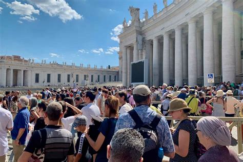 Long lines at Vatican