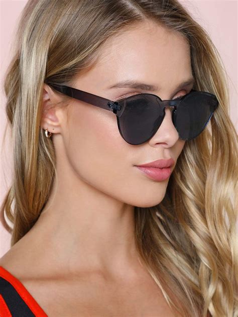 Looking for Fashion Sunglasses at Fashion Shops Online
