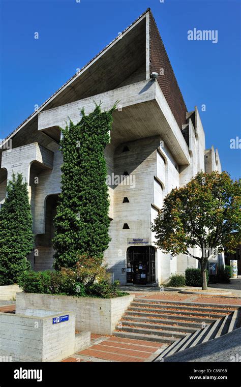 Louvain La Neuve library