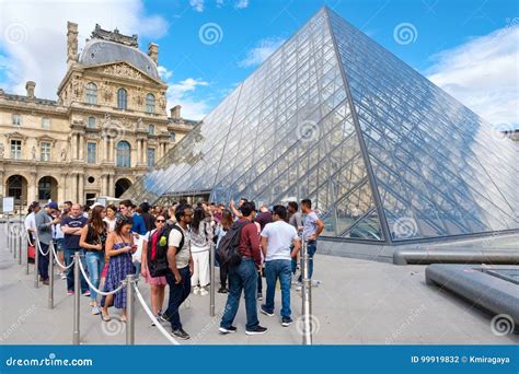 Louvre Museum Line