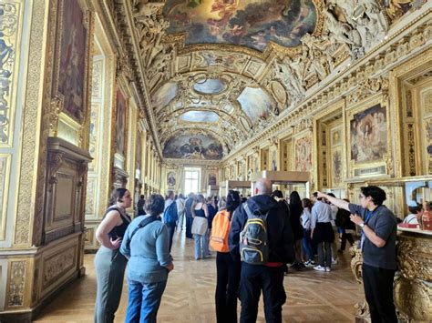 Louvre Museum Tour Group Size