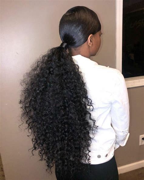 Low Curly Ponytail: Effortless Elegance