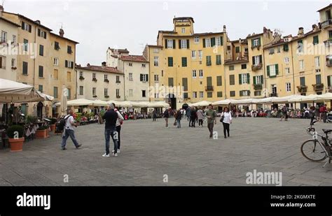 Lucca tourists
