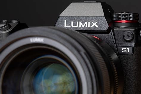 Lumix S1: Design and Build