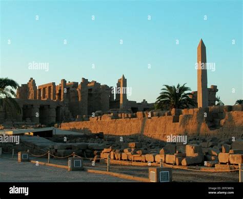 Templos junto al Nilo en Luxor