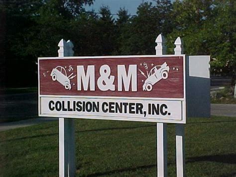 M&M Collision Logo