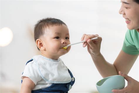 MPASI Pertama Bayi: Tips & Cara Aman