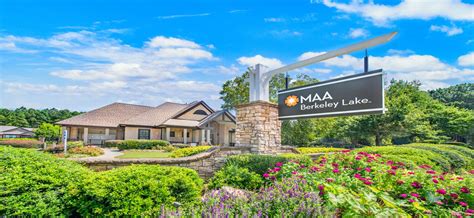 Maa Berkeley Lake