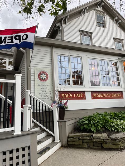 Mae's Cafe